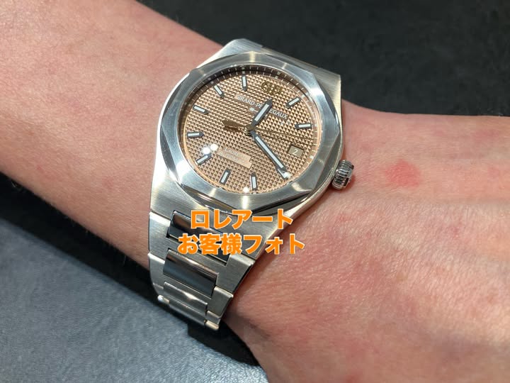GIRARD-PERREGAUX LAUREATO 81005-11-3154-1CM