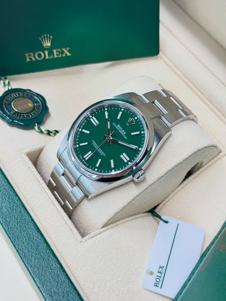 ROLEX Oyster Perpetual 124300-0005