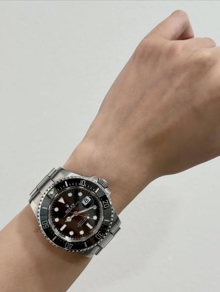 ROLEX SEA-DWELLER 126600-0001
