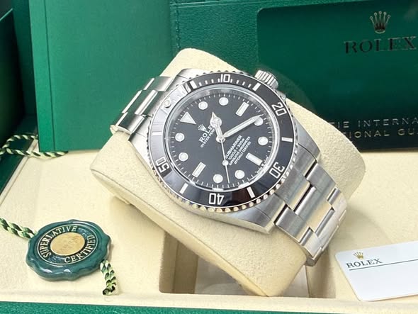 ROLEX SUBMARINER 124060-0001