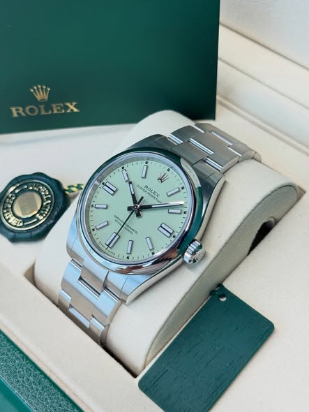 ROLEX Oyster Perpetual 134300-0006