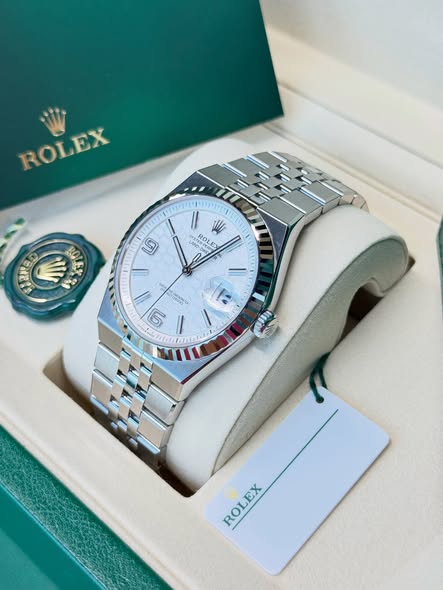 ROLEX Land-Dweller 127334-0001