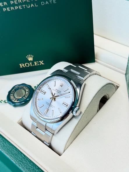 ROLEX Oyster Perpetual 134300-0001