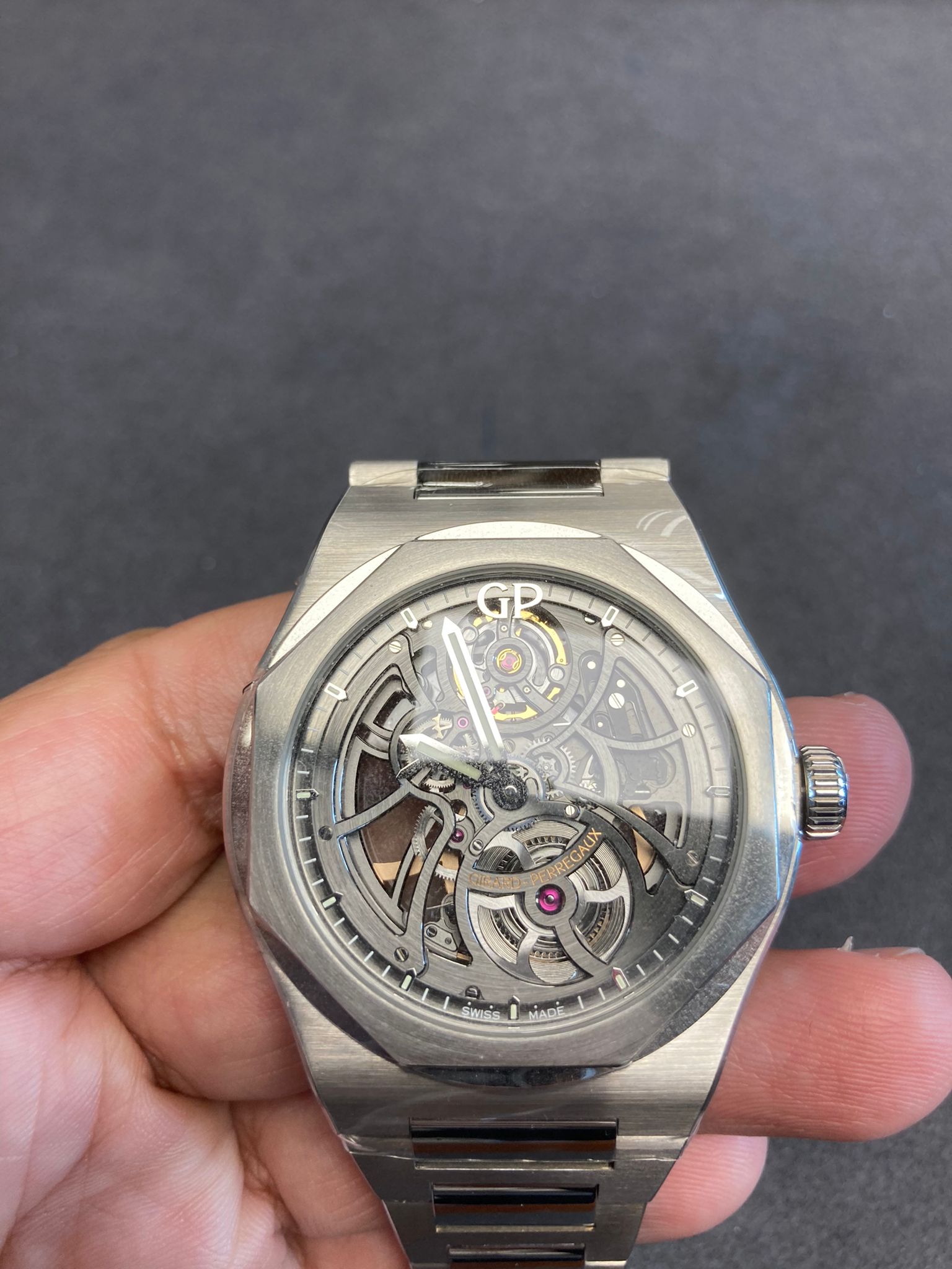 GIRARD-PERREGAUX LAUREATO 81015-11-001-11A