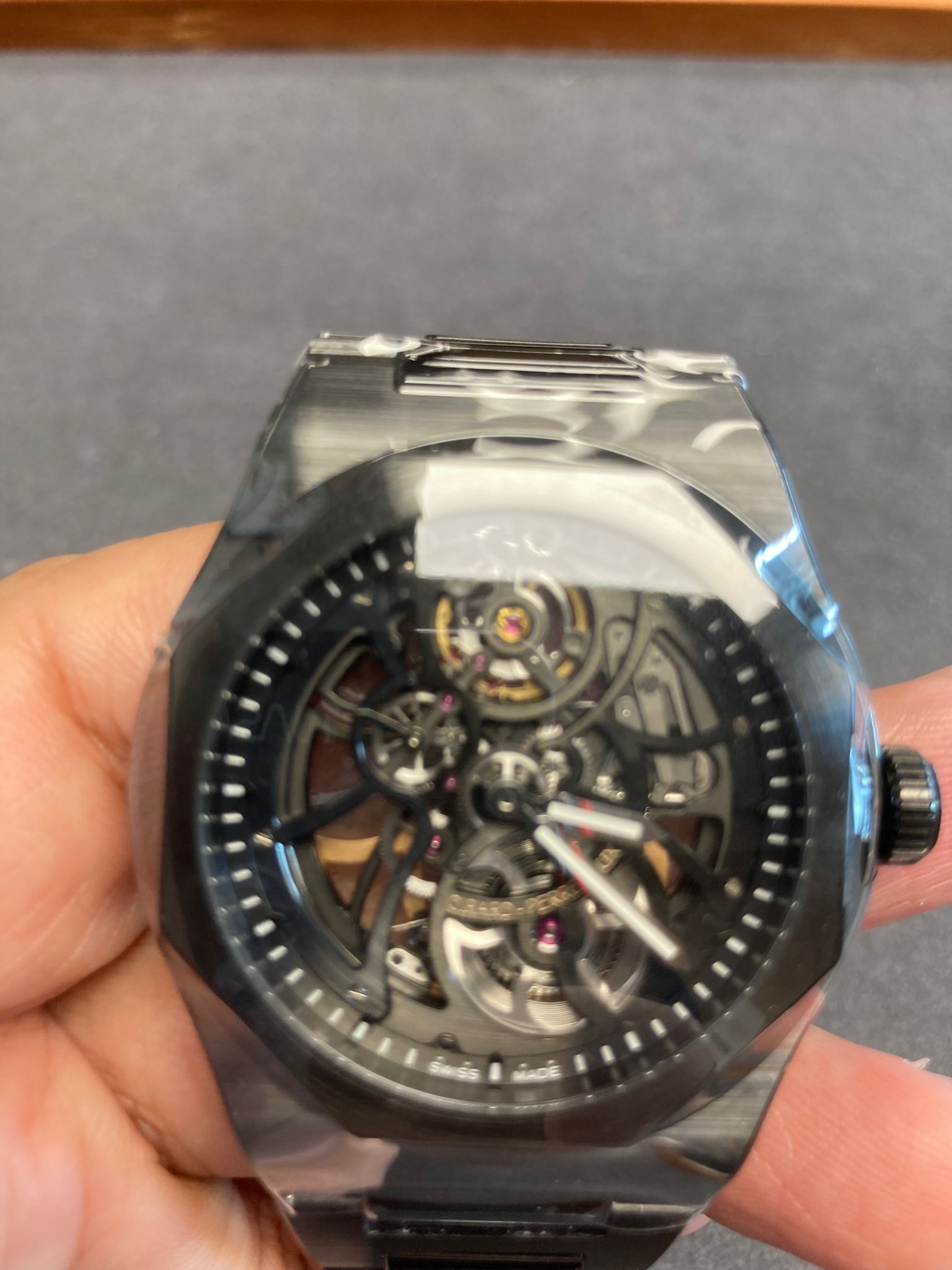 GIRARD-PERREGAUX LAUREATO 81015-32-001-32A